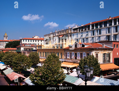 Blick auf die Obst-Gemüse-Markt am Cours Saleya schön südlich von Frankreich EU FR FRA Frankreich Provence Alpes Côte d Azur Département Stockfoto