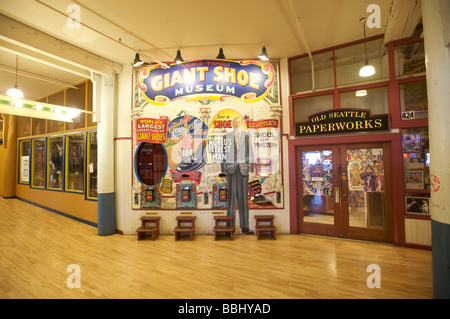 Untere Ebene Geschäfte in der Pike Place Market in Seattle WA, USA Stockfoto