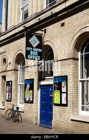 die Stadtzentrum Abendkasse Tickets können für die Getreidebörse und der Guildhall Wheeler Straße Cambridge uk gekauft werden Stockfoto