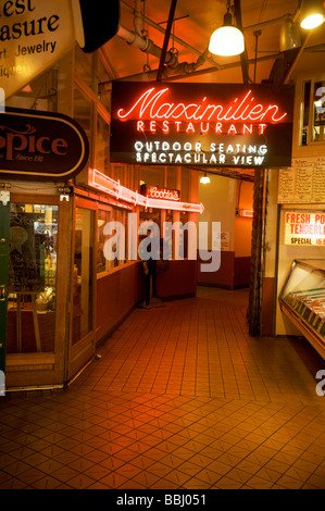 Leuchtreklamen am Pike Place Market in Seattle WA, USA Stockfoto