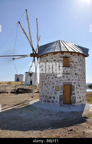 Restaurierten steinerne Windmühlen über Hafen Bodrum, Provinz Mugla, Türkei Stockfoto
