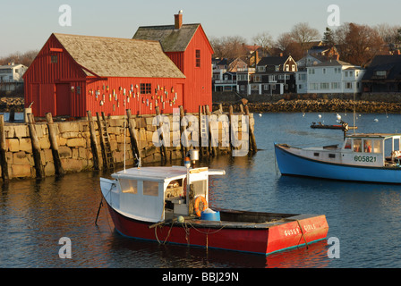 Fischereifahrzeugen und Hütte im Hafen von Rockport Rockport Massachusetts Stockfoto