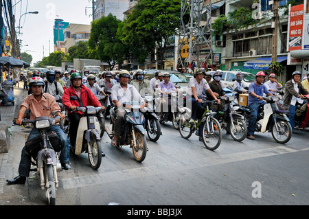 Motorräder, Mopeds im Verkehrschaos, Verkehr in Ho Chi Minh Stadt, Saigon, Vietnam, Südostasien Stockfoto
