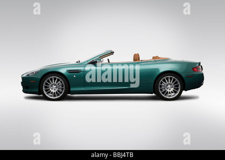 2009 Aston Martin DB9 Volante in grün - Treiber Seitenprofil Stockfoto