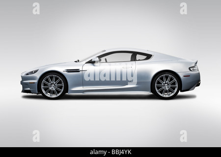 2009 Aston Martin DBS in Silber - Treiber Seitenprofil Stockfoto