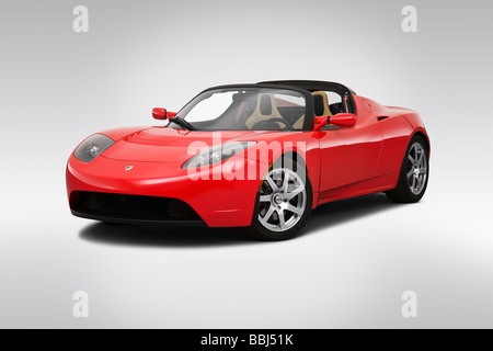 2009 Tesla Roadster in rot - Winkel-Vorderansicht Stockfoto