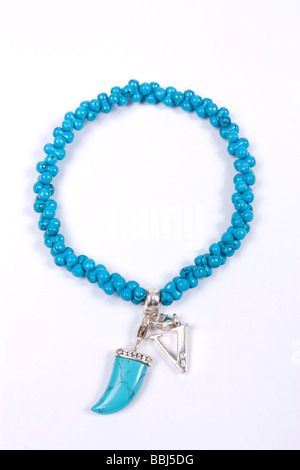 Blaue Korallen Thomas Sabo Charm Armband mit V-Anhänger Sterling Silber Stockfoto