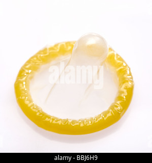 Kondom auf weiß Stockfoto