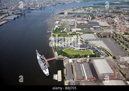 Luftaufnahme von Camden, New Jersey und die USS Schlachtschiff New Jersey Stockfoto