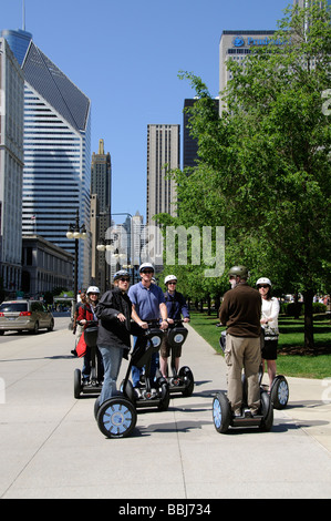 Segway-Fahrer auf der Michigan Avenue Chicago Illinois USA Tour Gruppe dieser amerikanischen Stadt zu erkunden Stockfoto