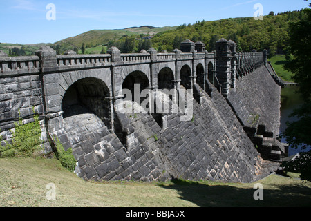 Der Naturstein-Staudamm am Lake Vyrnwy RSPB Reserve, Powys, Wales, UK Stockfoto