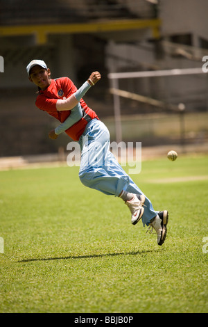 Die indischen Frauen Cricket T20 Aufgebot Praktiken während ein Warm up Spiel vor dem T20 World Cup 2009 in England. Stockfoto