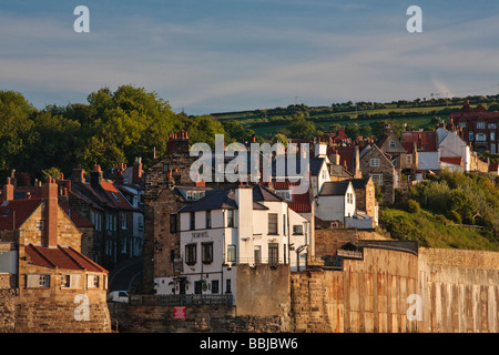 Sonnenaufgang bei Ebbe Robin Hoods Bay, North Yorkshire, England, UK Stockfoto