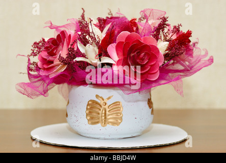 Künstlicher Blumenstrauß in vase Stockfoto