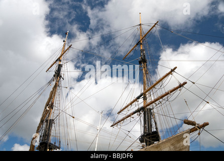 Eines der Großsegler verankert in Charlestown in Cornwall, England, UK Stockfoto