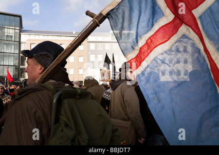 Demonstranten vor Althing, dem isländischen Parlament, am Austurvöllur.  Die Innenstadt von Reykjavik Island Stockfoto