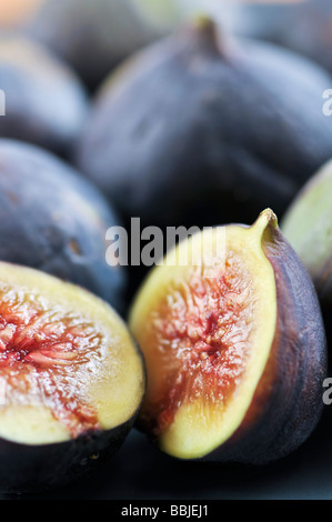 Detailansicht der Feigen in zwei Hälften geschnitten Stockfoto