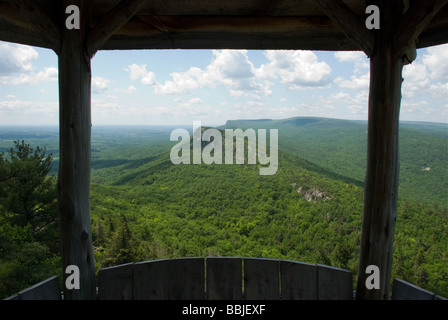 Blick nach Westen von einer Aussichtsplattform auf Eagle Cliff Road Mohonk New York Stockfoto