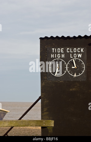 Die Gezeiten-Uhren im Dunwich Strand, Suffolk Stockfoto