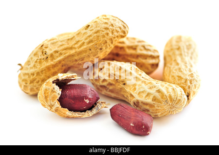 Nahaufnahme von Erdnüssen mit und ohne Schale Stockfoto