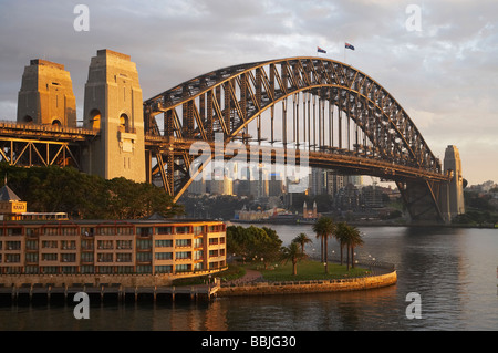 Sydney Harbour Bridge und Park Hyatt Hotel Felsen Sydney New South Wales Australien Stockfoto