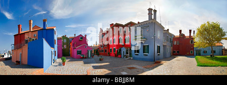 Panoramablick auf die Stadt und die bunt bemalten Häuser von Burano, Venedig, Italien, Europa Stockfoto