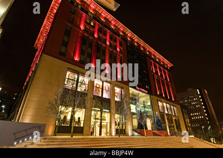 die Vorderseite des Postfachs Birmingham mit exklusiven Geschäften und die Heimat der bbc birmingham Stockfoto
