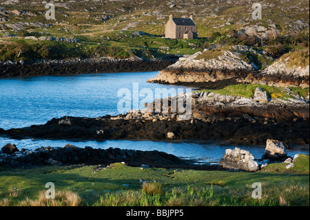 Insel Harris Haus neben einem Ozean Loch, äußeren Hebriden, Schottland Stockfoto