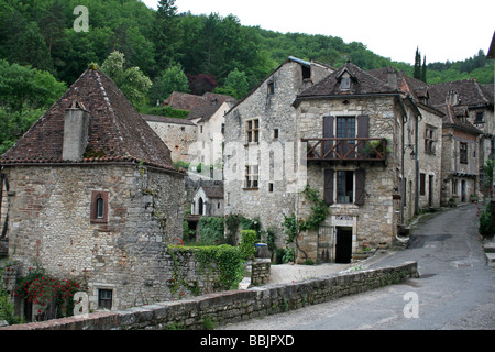 Mittelalterliche Steinhäuser In das Dorf Saint-Cirq Lapopie neben dem Fluss Lot, Midi-Pyrenäen, Frankreich Stockfoto