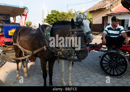 Nicaragua März 2009 Granada Pferd gezeichnete Wagen Touristen auf Reisen rund um die Stadt nehmen Stockfoto