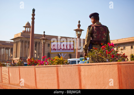 Militärische Sicherheit im Sekretariat Gebäude Raisina Hill in Delhi Indien Stockfoto