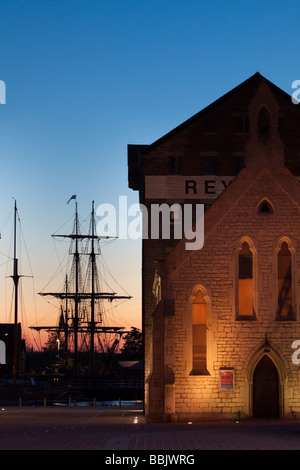 Gloucester Docks in der Abenddämmerung während der hohen Schiffe Festival 2009, Gloucestershire, UK Stockfoto