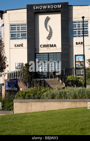 Th vor dem Eingang des Kinos Showroom in Sheffield Stockfoto