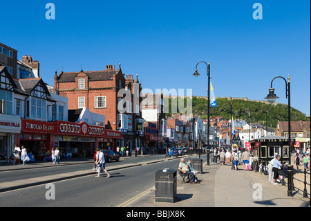 Typische Spielhallen an der Promenade in South Bay, Scarborough, North Yorkshire, England Ostküste Stockfoto