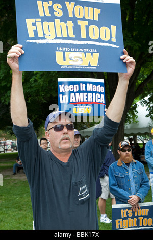 Lansing Michigan Gewerkschaftsmitglieder marschieren und Rallye für Jobs an der Michigan State capitol Stockfoto