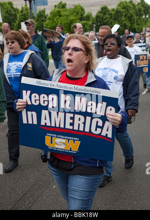 Lansing Michigan Gewerkschaftsmitglieder marschieren und Rallye für Jobs an der Michigan State capitol Stockfoto