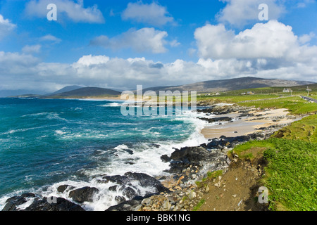 Sandstrände und Wellen brechen sich an der Westküste von South Harris in der Nähe in der Nähe von Sgarasta Mhor Süden auf den äußeren Hebriden Schottland Stockfoto