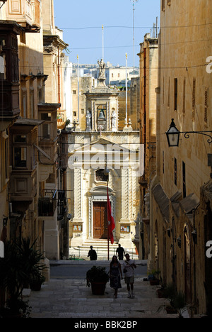 Malta. Triq Santa Lucija (St Lucia Street) von der Händler-Straße in Valletta gesehen. 2009. Stockfoto