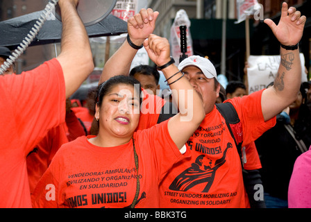 Einwanderer Marsch für Amnestie, Gleichberechtigung, Legalisierung, rassische Gleichheit, Recht auf freie Meinungsäußerung, faire Arbeitsbedingungen - New York City Stockfoto