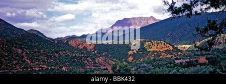 Einen Panoramablick über die Landschaft im Ourika Tal in Marokko Stockfoto