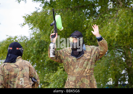 Paintball-Übergabe Stockfoto