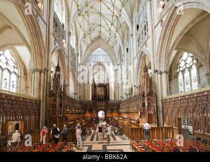 Ostende nach Westen in Richtung Quire, York Minster, York, North Yorkshire, England Stockfoto