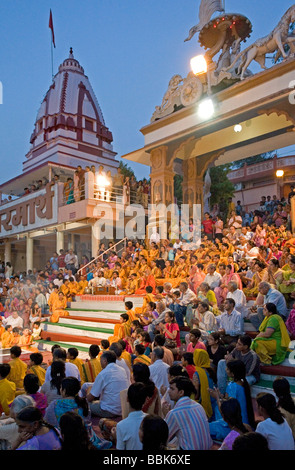 Ganga Aarti Zeremonie. Triveni Ghat. RAM Jhula. Rishikesh. Indien Stockfoto