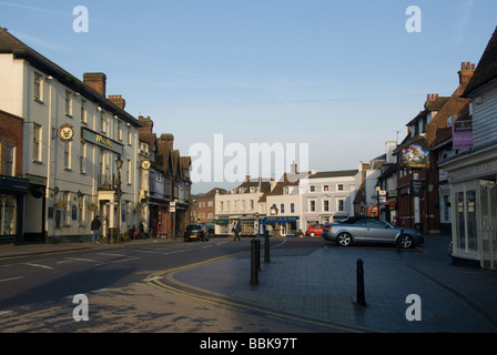 Marktplatz und Geschäfte, Westerham Kent England UK Stockfoto