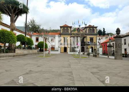 Eine schöne Aussicht über den Plaza del Ayuntamiento, Casa Consistorial, das Rathaus. Teror, Gran Canaria, Kanarische Inseln, Spanien, Eu Stockfoto