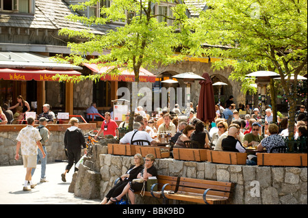 Straßencafés in Whistler Village Stockfoto