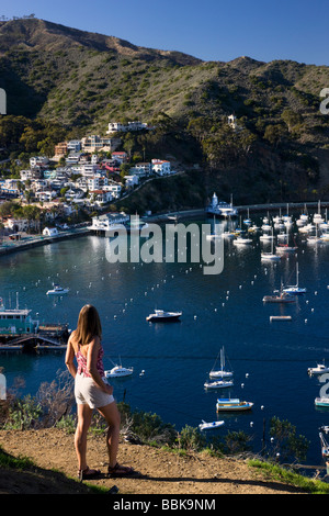 Wandern über Avalon Catalina Island Kalifornien Modell veröffentlicht Stockfoto