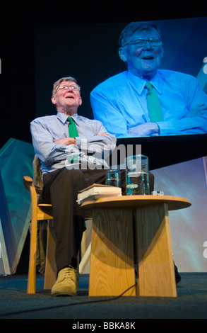 Alan Bennett Tagebuchschreiberin Dramatiker Autor Schriftsteller Schauspieler abgebildet bei The Guardian Hay Festival 2009 Hay on Wye Wales UK Stockfoto