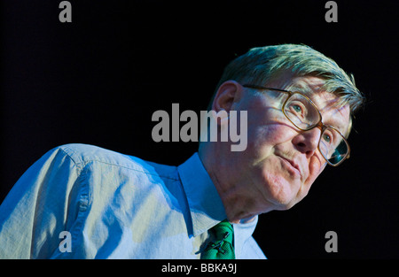 Alan Bennett Tagebuchschreiberin Dramatiker Autor Schriftsteller Schauspieler abgebildet bei The Guardian Hay Festival 2009 Hay on Wye Wales UK Stockfoto