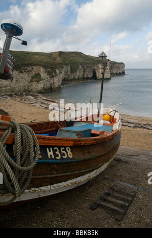 Ein Fischerboot auf dem Slipway am North Landebucht, Flamborough Head Stockfoto